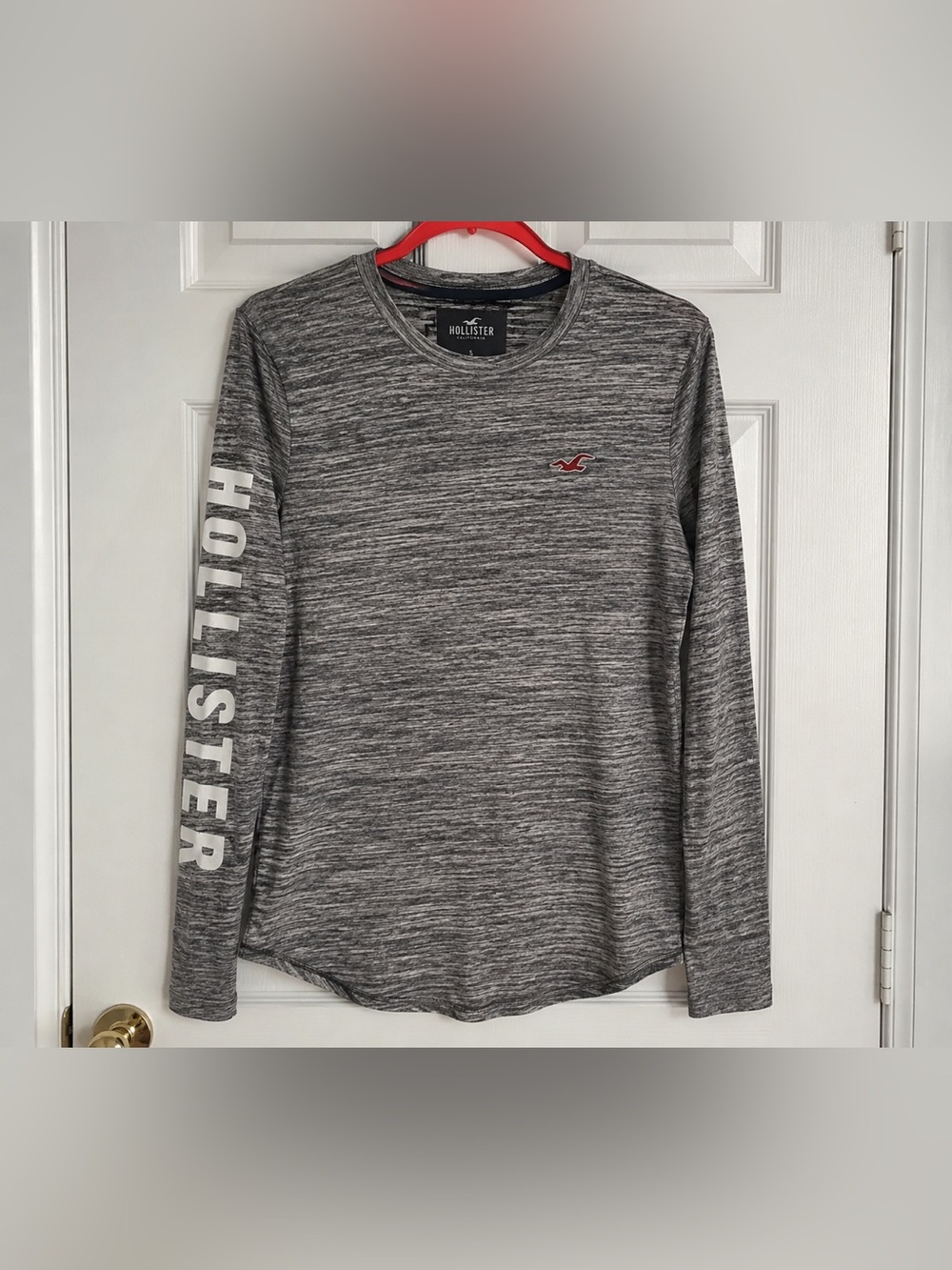 Hollister Gray Marled Long Sleeve Tee Shirt Red Logo Graphic Sleeve Men’s S